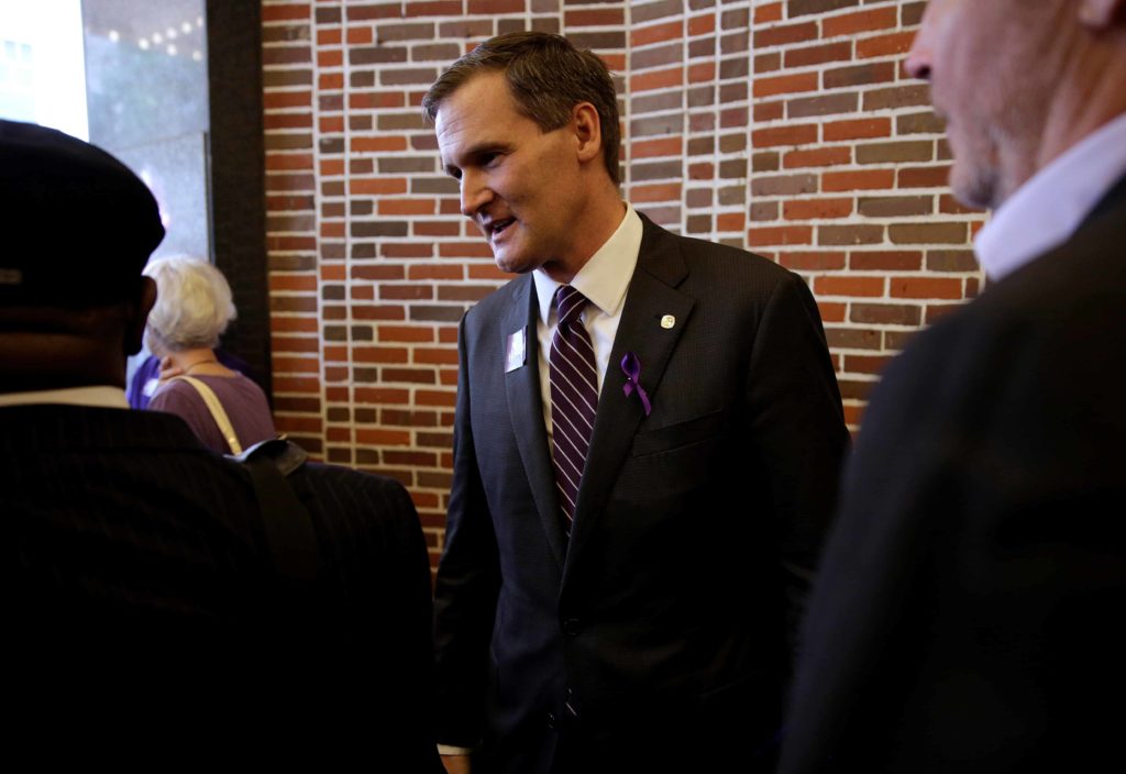 VICENews's tweet photo. Trump still hasn’t called the Charlottesville mayor https://t.co/RZwjEHJjod https://t.co/pJ2xy9t5nw