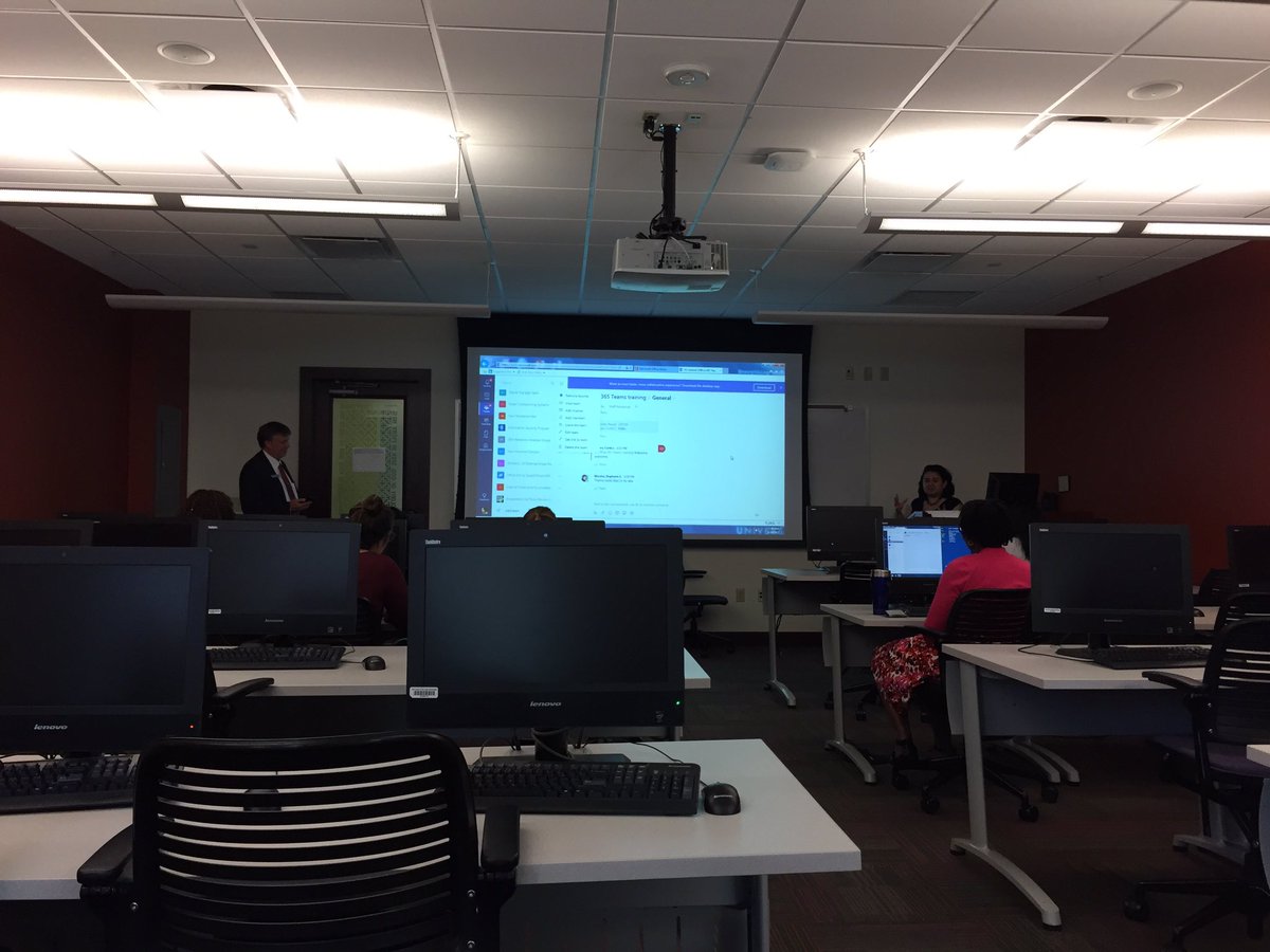 drkimberTweets's tweet photo. Participating in a very useful session on Office365 Teams. #TogetherWeInnovate #ProvostPD2017 https://t.co/lAyQRr2tD8