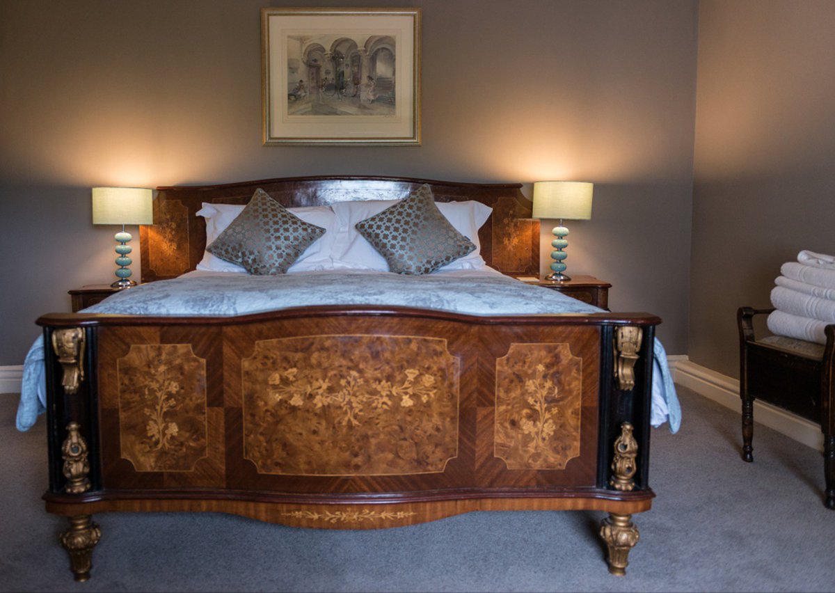 RedPumpInn's tweet photo. Spend a long weekend here with us at Red Pump. No better place to wake from a deep slumber. #PendleView

Bookings: https://t.co/QGQLOq5elv https://t.co/z5bB8IB3Ra