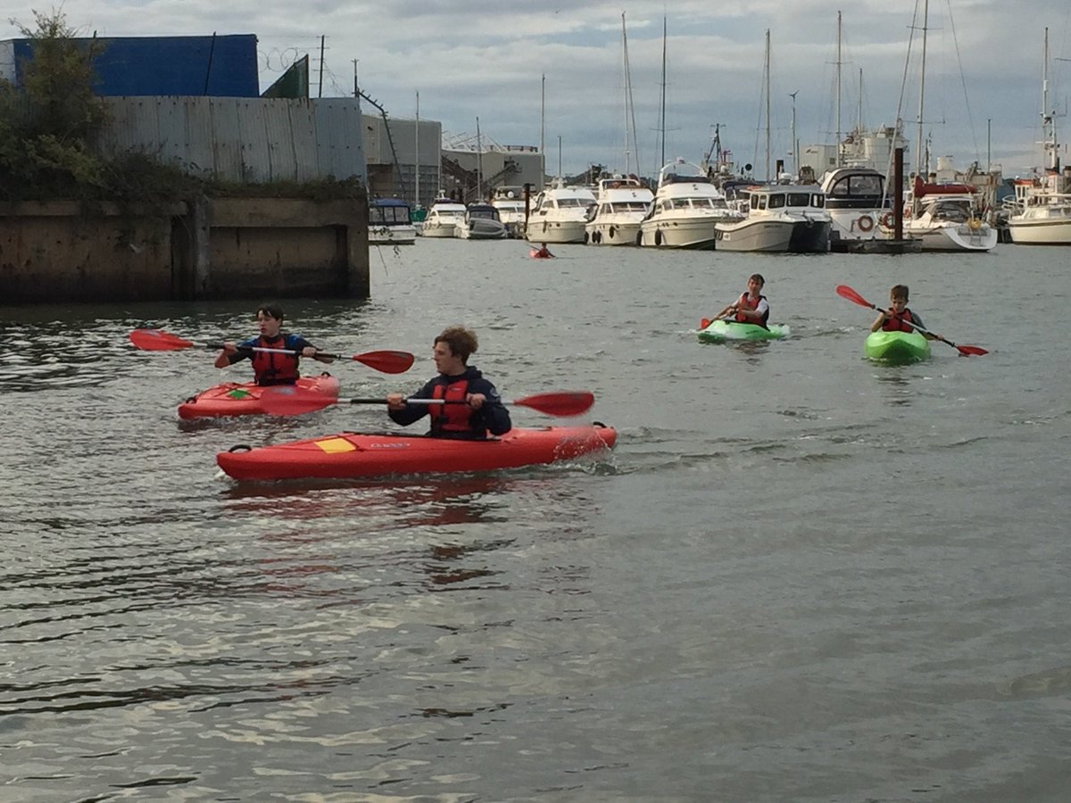 25thSoton's tweet photo. Our #explorers enjoying an evening paddle - #iscout https://t.co/kCYwjNnOMA