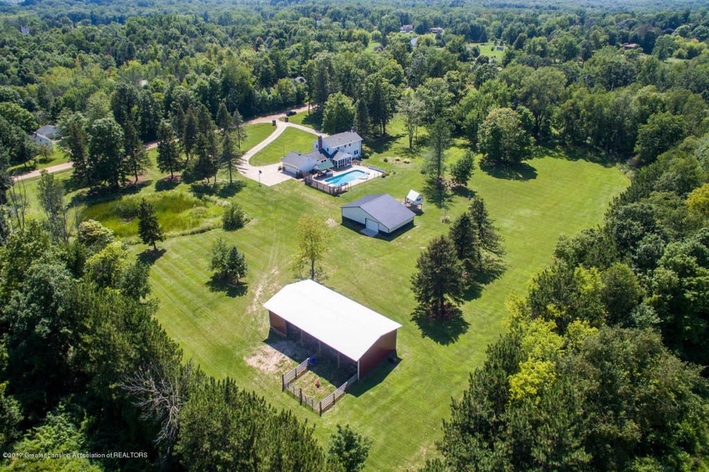 ADronemedia's tweet photo. We didn't even get a chance to share this beauty before it sold! Congrats to the lucky owner of this home. https://t.co/nS1cv6g0Kw