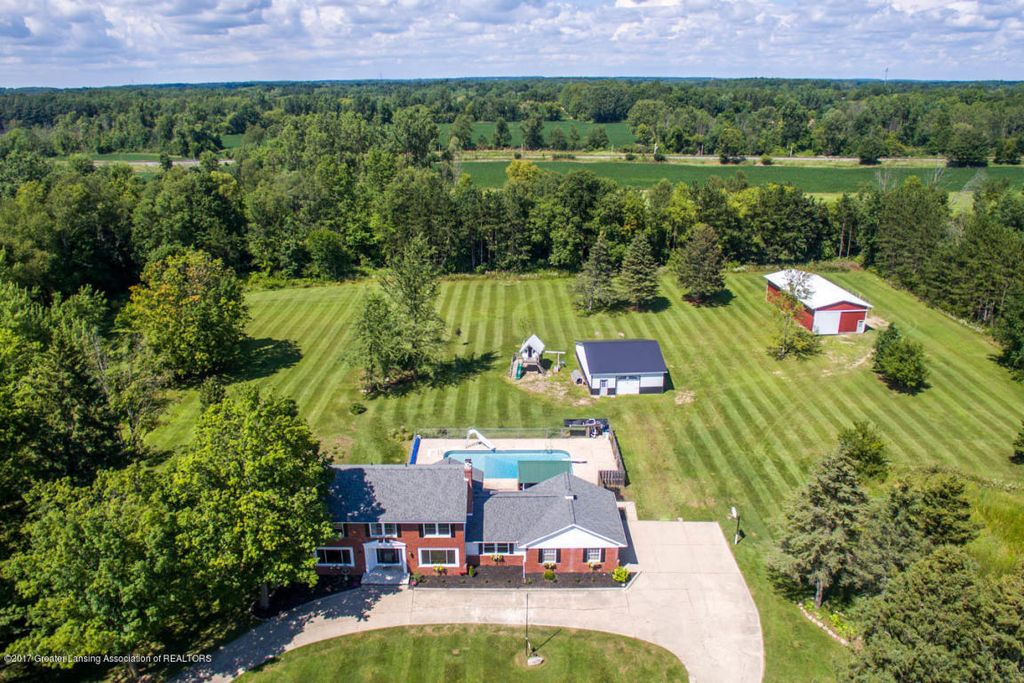 ADronemedia's tweet photo. We didn't even get a chance to share this beauty before it sold! Congrats to the lucky owner of this home. https://t.co/nS1cv6g0Kw