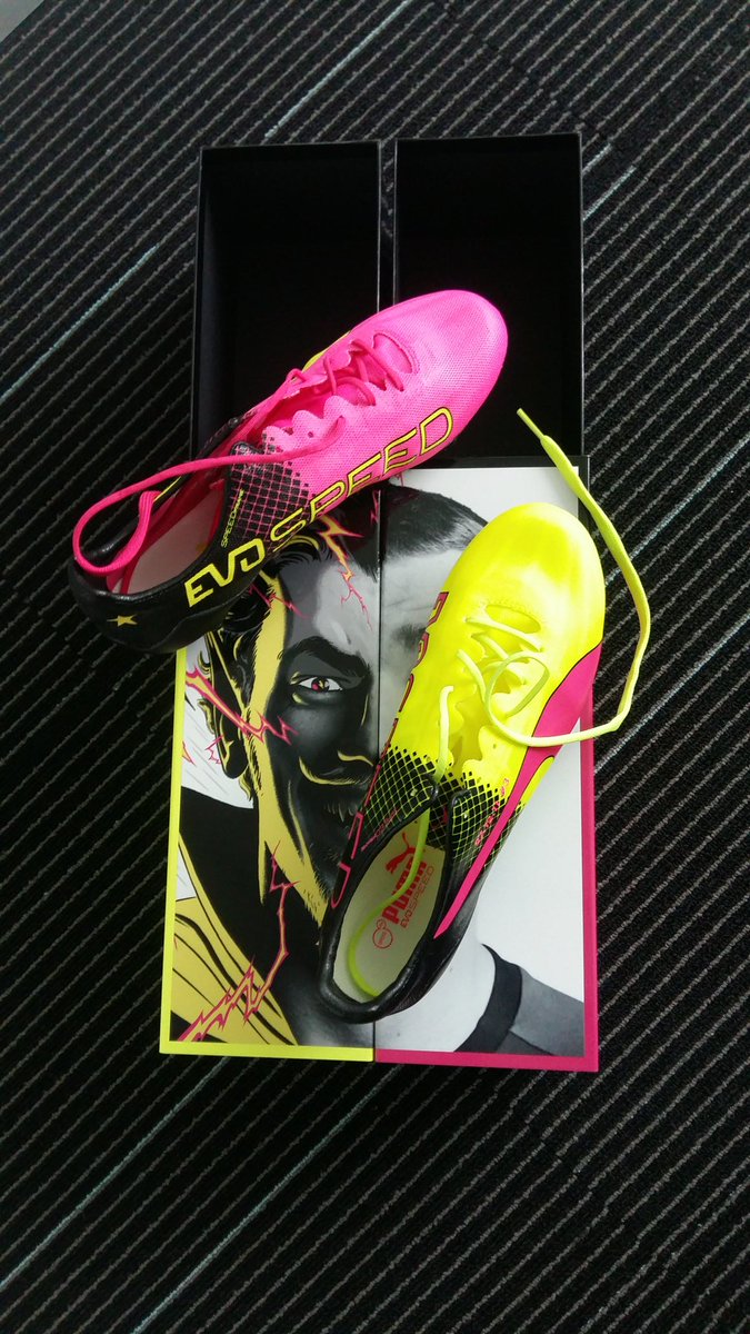 alexandreruiz's tweet photo. 🚨 #LAMALLEDALEX
Les amis, j'ouvre la malle ce soir !
A gagner, ces crampons #Griezmann version #Euro2016
#NapoliOGCN
       ➡ RT + FOLLOW ⬅ https://t.co/AWrPMPYYxA