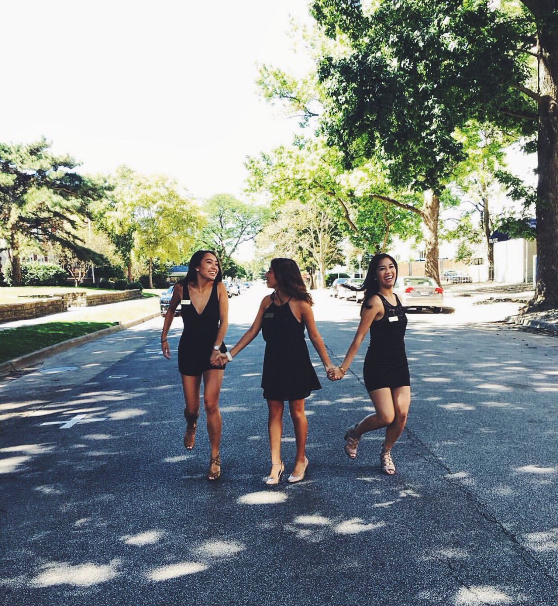 AXiDUIUC's tweet photo. For the laaaughs &amp; the people you'll spend all summer missing. Be 🔙🔜 !! #whygreekuiuc https://t.co/IEV3CySYT1