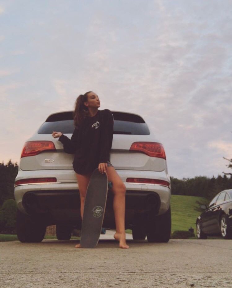 RegalReplica's tweet image. Mom: Put the skateboard up, I don't like it.

Dad: Keep going!

Me: *Takes cute picture with it instead, because Luna told me to.*