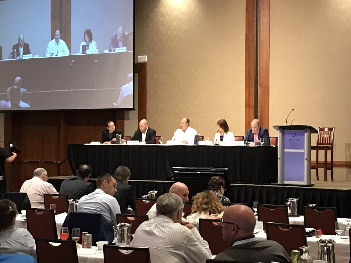 MgM_Life's tweet photo. @leedrake01 presenting harness racing marketing ideas at the #2017WTC.  #GrowOurSport https://t.co/2hie2Dg2z7