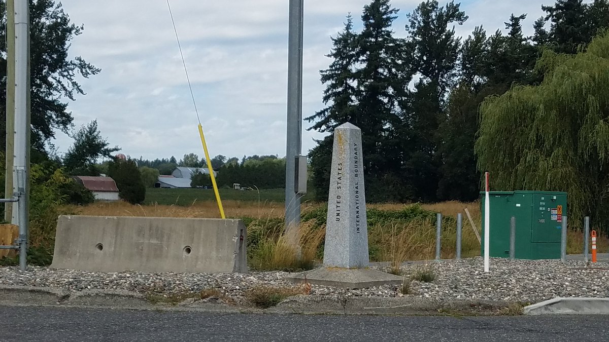 Paleonut_'s tweet photo. Goodbye Canada, hello USA! #SupernaturalRoadtrip #WeWouldStillBeWaitingAtTheOtherCrossing #WeChoseWisely https://t.co/Pjoy2aGrpu