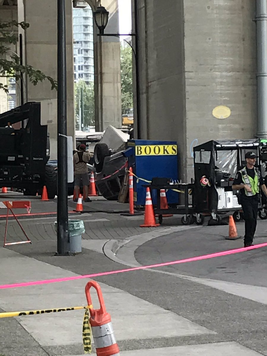 cuppykait's tweet photo. Aww the little boy next to me said "Dad, I want a picture of Deadpool." @WhatsFilming @yvrshoots https://t.co/5mHUA7MkuV