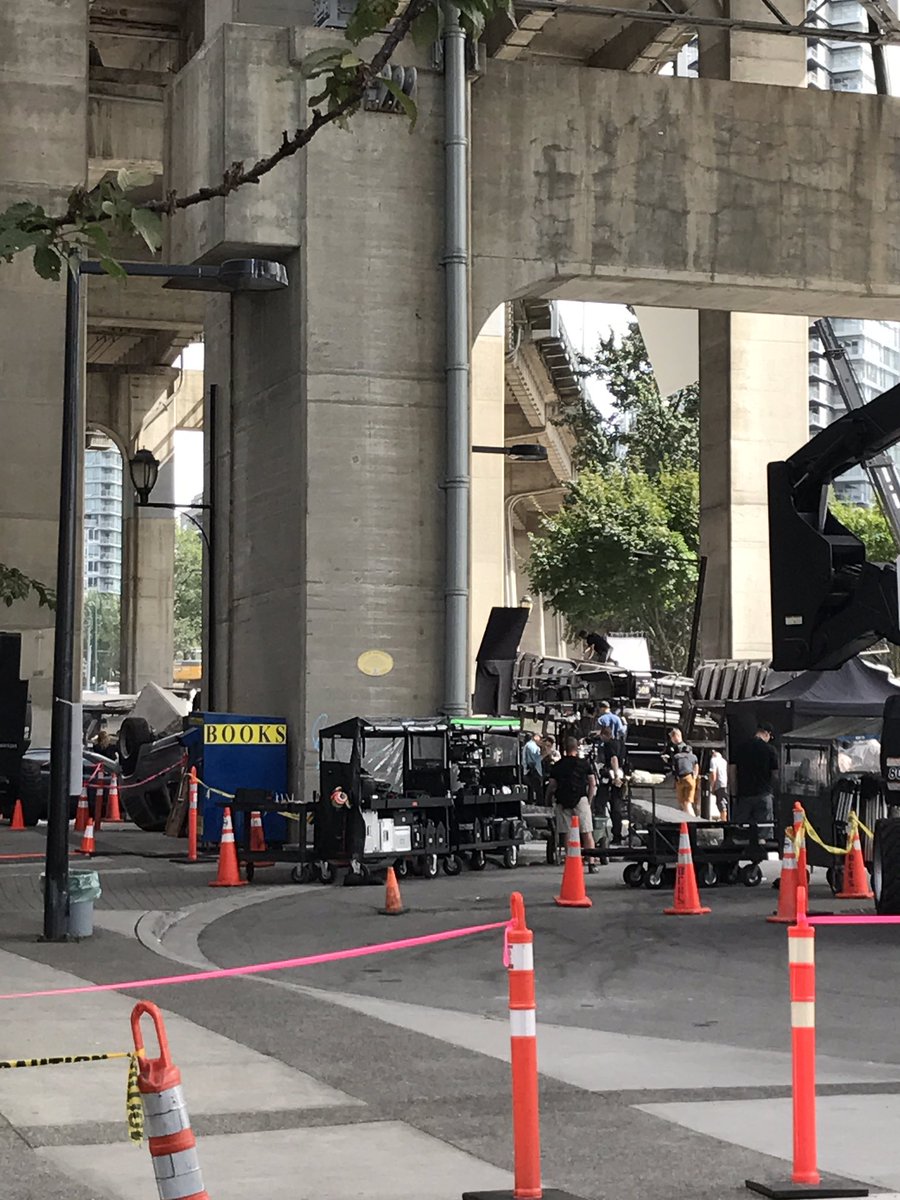 cuppykait's tweet photo. Aww the little boy next to me said "Dad, I want a picture of Deadpool." @WhatsFilming @yvrshoots https://t.co/5mHUA7MkuV