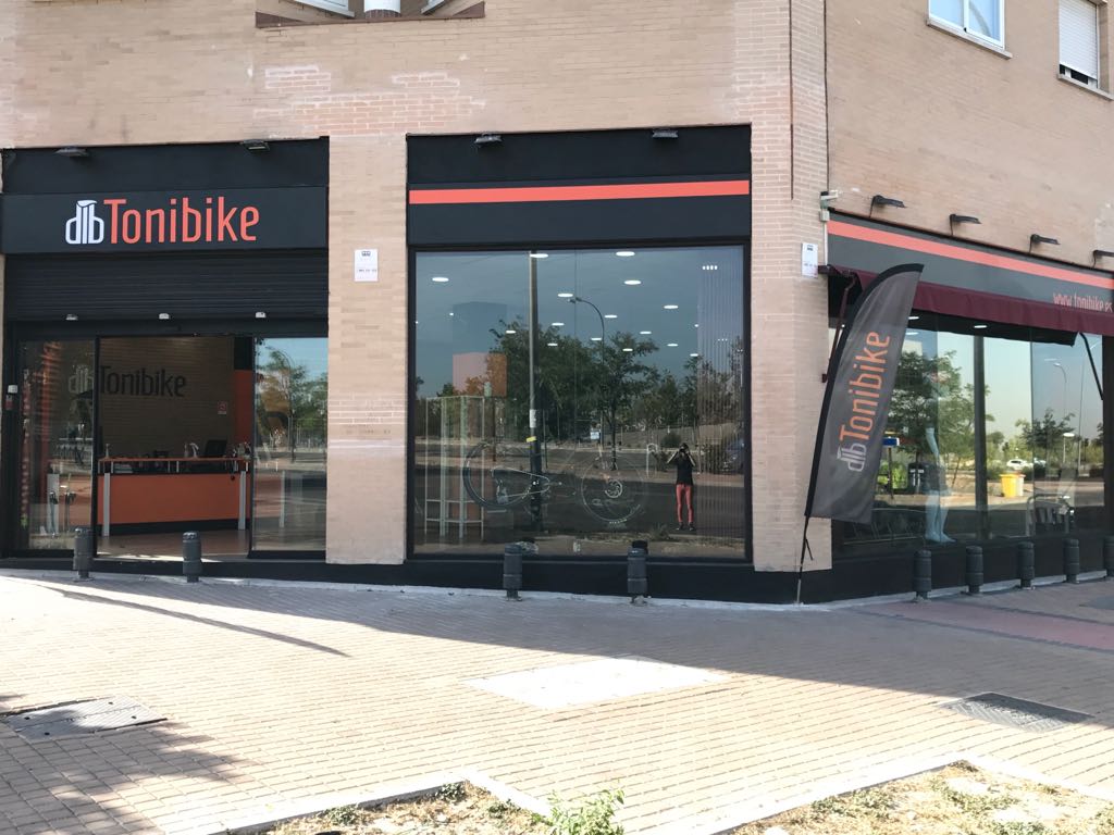 tonibike_es's tweet photo. 🗓️ ¡Abrimos nueva tienda en el ensanche de Vallecas! 👏 🚴‍♂️
📍 Calle de Bernardino de Pantorba, 2.  📩  info@tonibike.es  #SoyTonibike https://t.co/Cq7h2XNqTO