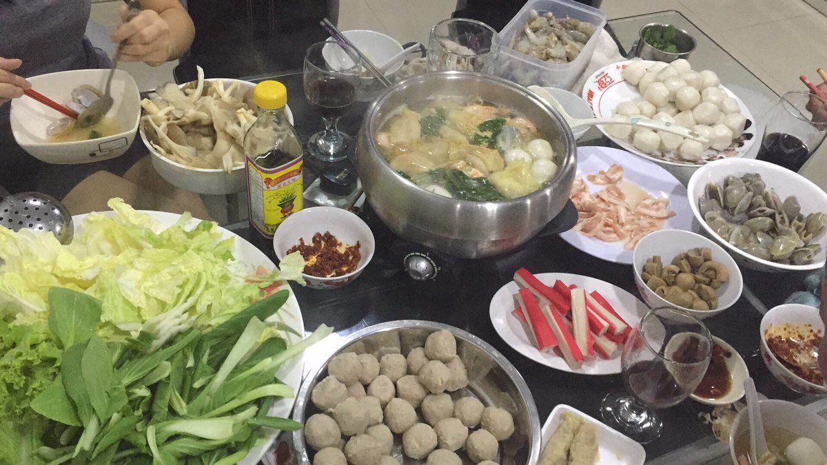 stoneyap's tweet photo. 老板娘家吃火锅，很丰富 https://t.co/ozYg5R3HhP