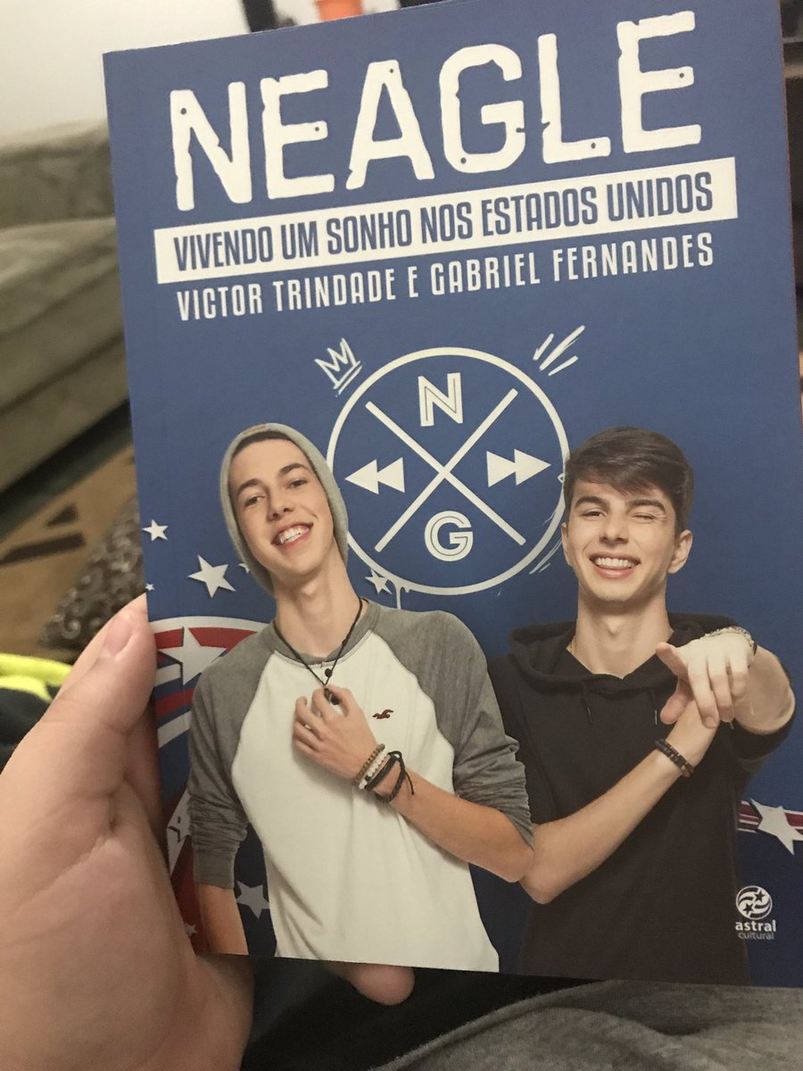 everyngs's tweet photo. Assistindo aquele maravilhoso vídeo dos @gabrielneox_ @EagleTrindade do PERFEITO #NeagleBook #LivroNeagle ❤️❤️❤️❤️❤️ https://t.co/qa1vyT1r4c