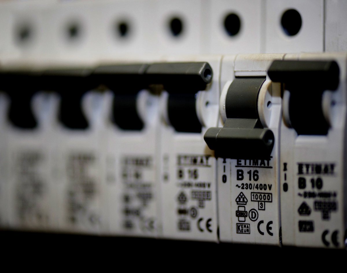prescientpower's tweet photo. Voltage Optimisation - Is it just all smoke and mirrors? @carlbenfield gives the answers in a new blog | https://t.co/lcu5dKzWgb https://t.co/1yY9GfRble