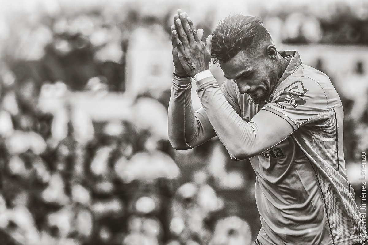 Raymondg1977's tweet photo. Por un aΓ±o defendiendo nuestro equipo. Por goles que aΓΊn guardo en la retina @KPBofficial #Grazieprince #Dankieprince #Thanksprince https://t.co/vCLw2EnW6n