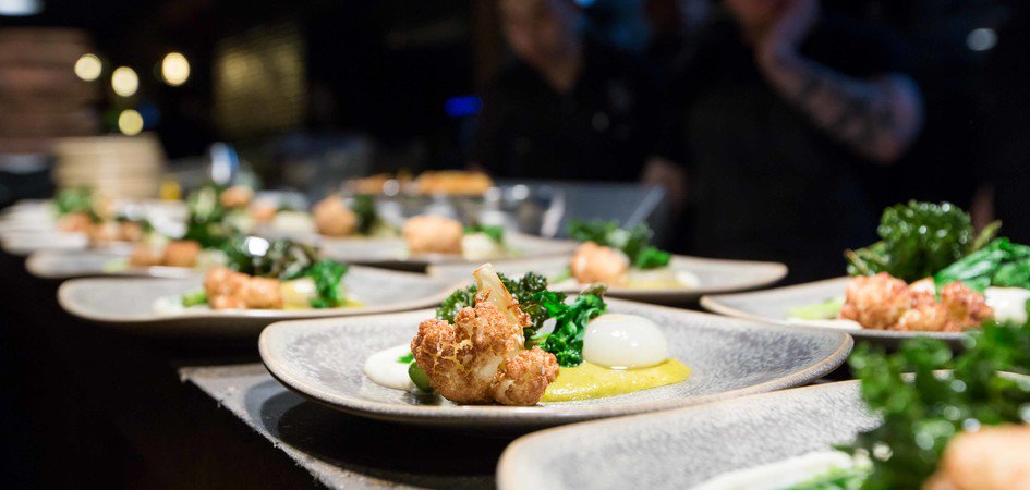 ExploreEdmonton's tweet photo. An evening with five exceptional chefs on a roof-top terrace? Don't miss #CulinaryLabs, Aug 26! https://t.co/BfLlA3ssRp #ExploreEdmonton https://t.co/4AejwgDZlJ