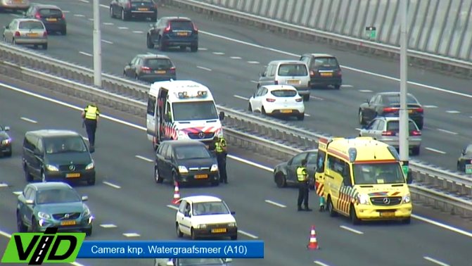 RWSverkeersinfo's tweet photo. #A10-Noord nu ook vast richting Zuidas 😦: komt door dit ongeluk. Meekijken naar de afhandeling? ➡️ https://t.co/zGXmxdQ9oA https://t.co/2LXmqEpTua