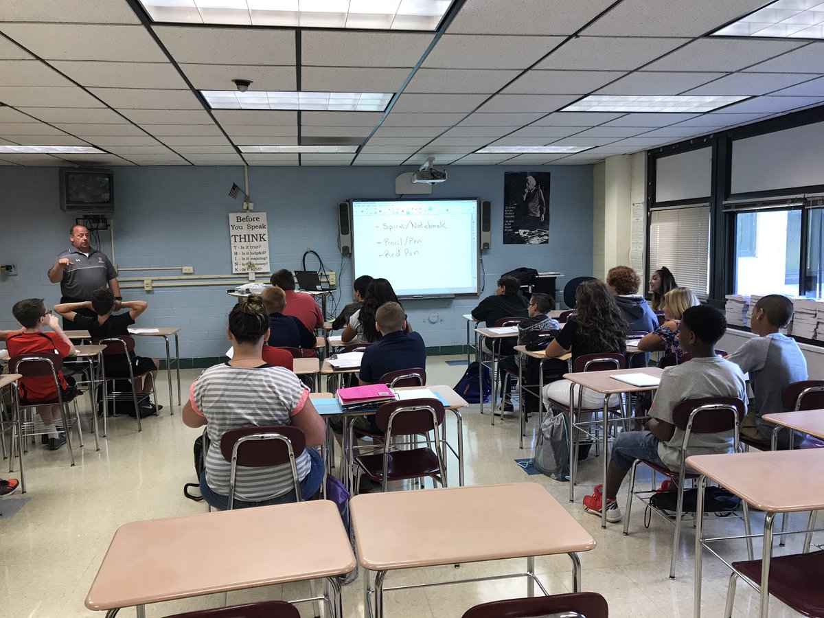 Casciom74's tweet photo. @HarlemMS Mr. Oliveri teaching Math #BacktoHarlem 1st Day of School 2017-2018!!! @HSD122 https://t.co/cUw1TGwnmW