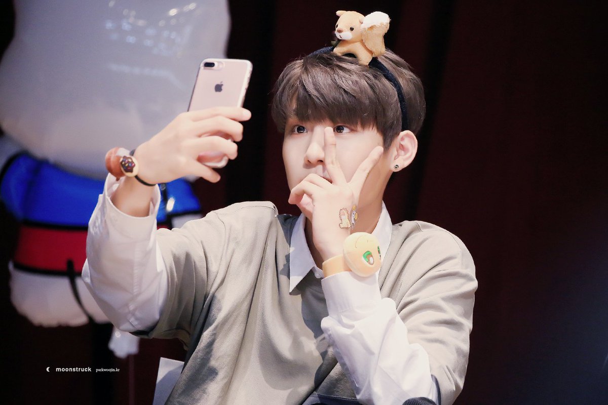 PARKWOOJINkr's tweet photo. 엉엉엉 세상사람들 고갤 들어 우지니를 보세여ㅕㅕㅕ 귀여운애가 귀여운걸쓰고 귀여운짓하는걸 ㅜㅜㅜ #박우진 너무 조아서 주거버릴것같은데 어카지ㅣㅣ이ㅣㅠㅣㅣㅣ이ㅣ #워너원 ㅜㅜ♥️♥️♥️https://t.co/Kfs3JxXFrQ https://t.co/bzfTNmUeUH