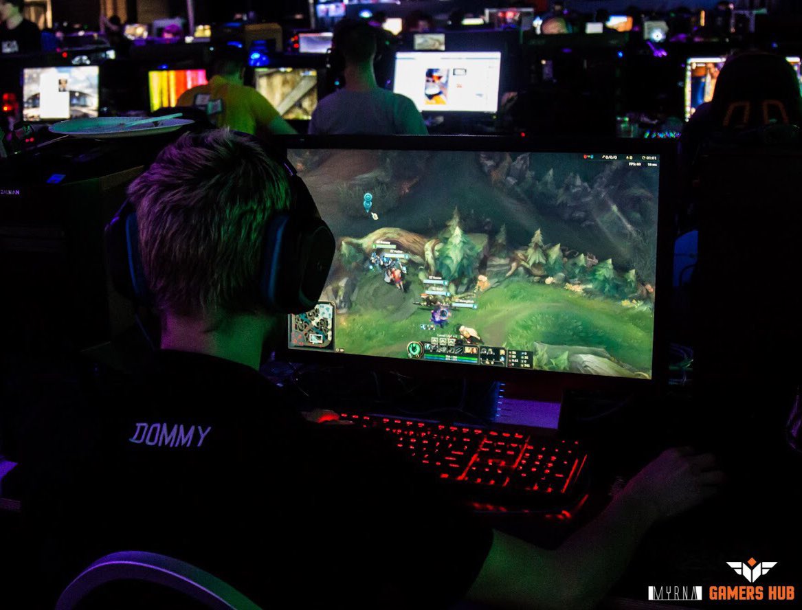 TheAgencyNL's tweet photo. Altijd al een cool toetsenbord gewild met LED verlichting? Enter onze giveaway, misschien is binnenkort het Lenovo keyboard wel van jou 😏 https://t.co/jsw67lzTwJ