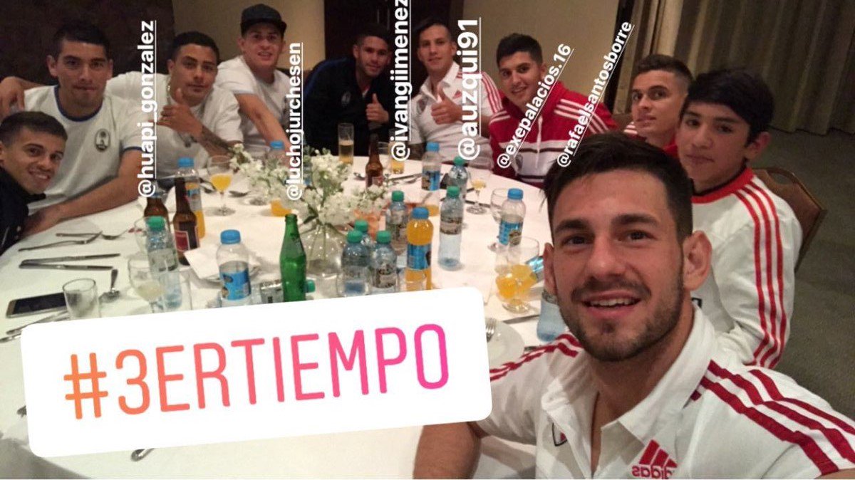 Laotrapasion's tweet photo. Luego del partido, los dirigentes de @CARPoficial  invitaron a la delegación de #Atlas a compartir la cena. Gran gesto millonario! GRACIAS! https://t.co/B8WuGz9yiP