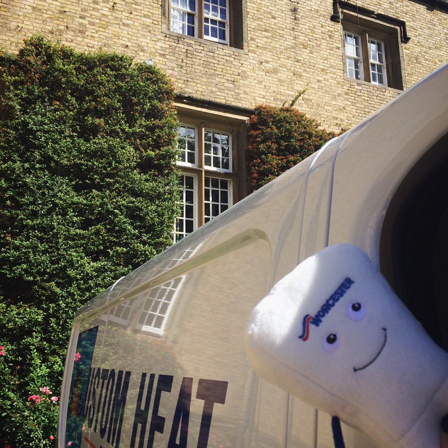 CustomHeat's tweet photo. Bobby the Boiler visited #rugbyschool with the #Customheat team today! #rugbytown #worcesterbosch #boiler #photoshoot #plumbing #heating https://t.co/TsNVZDUeDB