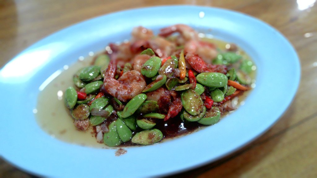 EatingDaily's tweet image. สะตอผัดกุ้งใส่กะปิ กลมกล่อมร้อนแรง eatingdaily.wordpress.com/2017/08/16/sat…