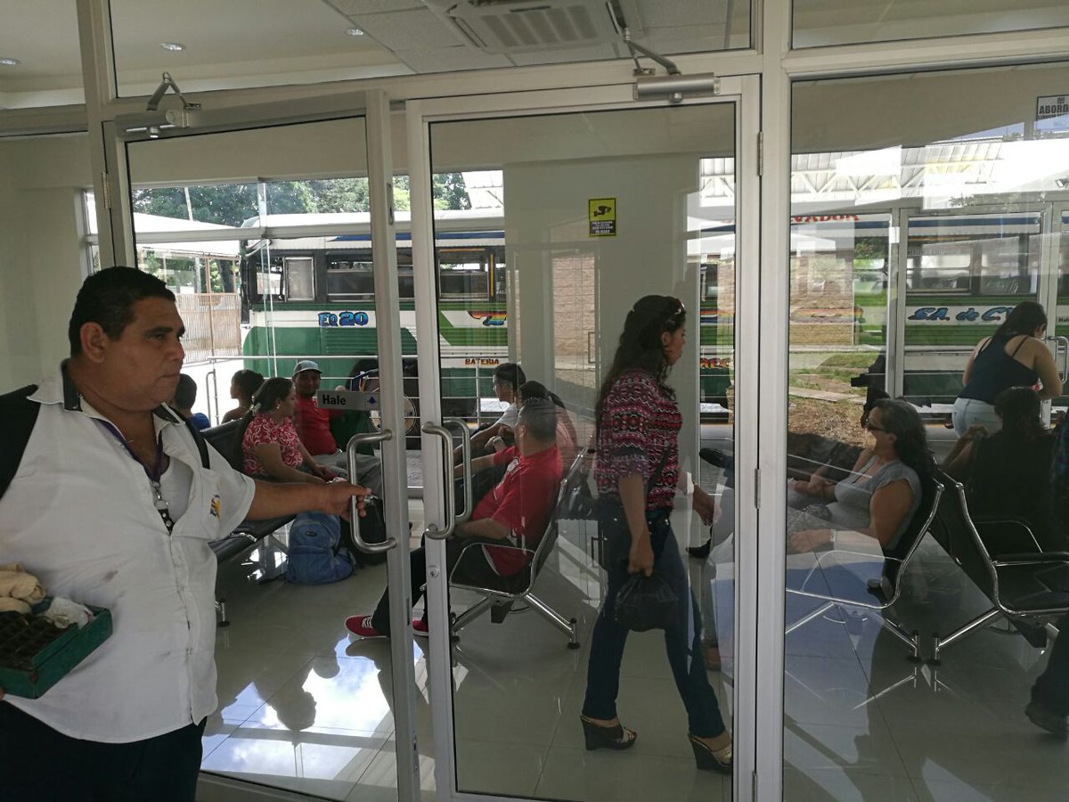 VMTElSalvador's tweet photo. A las 10:00AM @vicetransporte participará en la inauguración de la nueva Terminal de la TUDO. https://t.co/5bRiBXMqQ9