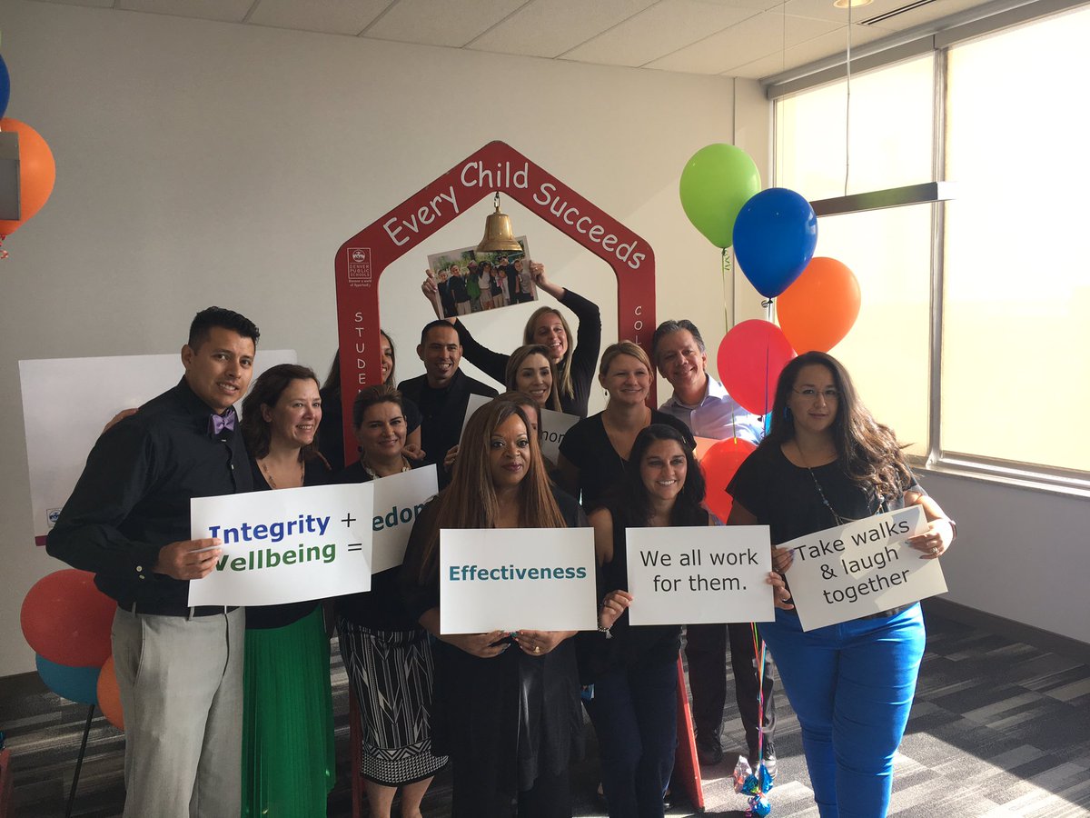 CostaGuerra3's tweet photo. #ourDPSday ELA team pumped for the 2017-2018 school year https://t.co/QrkVXRr8LI