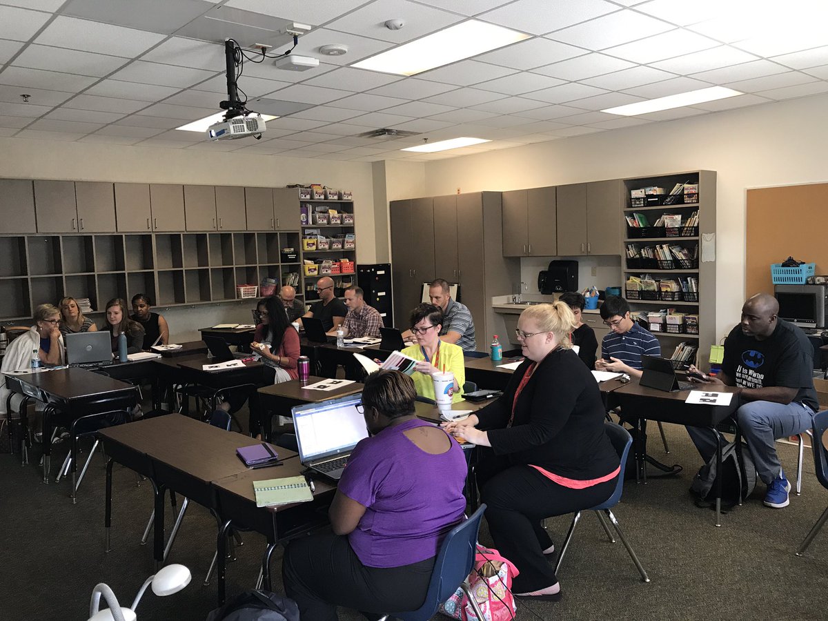 hotpinkkimmy's tweet image. Escape room fun!!!@douglastylerisd @tylerisdlearn #ignite #problemsolvingfun