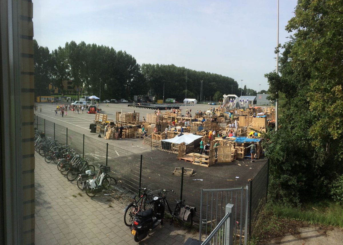 Vandaag bezoekje gebracht aan Jeugdland, goede doel editie 2017. Heel veel vrolijke hard werkende kinderen gezien! Top!