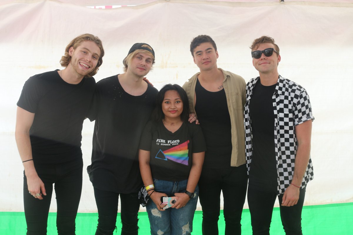 MCliffordPL's tweet photo. Pentaport Rock Festival, Inczon {13.08.2017} #14 - M&amp;G
#5SOSIncheon https://t.co/ixr5pe3ciC