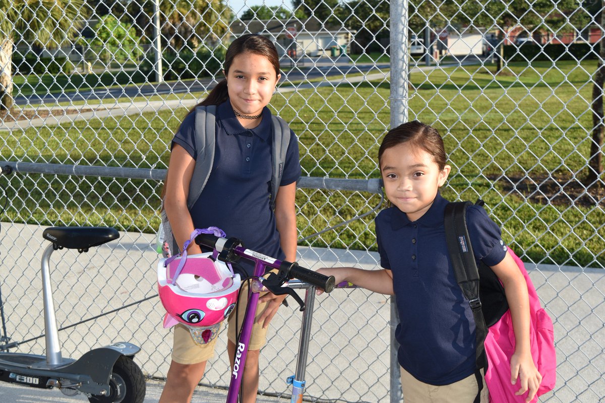LGEBookQueen's tweet photo. @GTEtoucans got off to a great start! #CCPS1stDay #LotsOfSmilingFaces https://t.co/2A7BBMEfS3