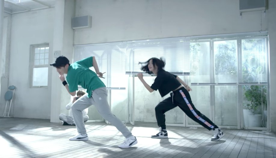 Ntusiasticgirl's tweet photo. Las partes en las que bailan JHOPE y la chica lo AME
Bailan genial juntos
COLABORACION COLABORACION COLABORACION COLABORACION!
#LoveYourself https://t.co/hSluQaqQDQ