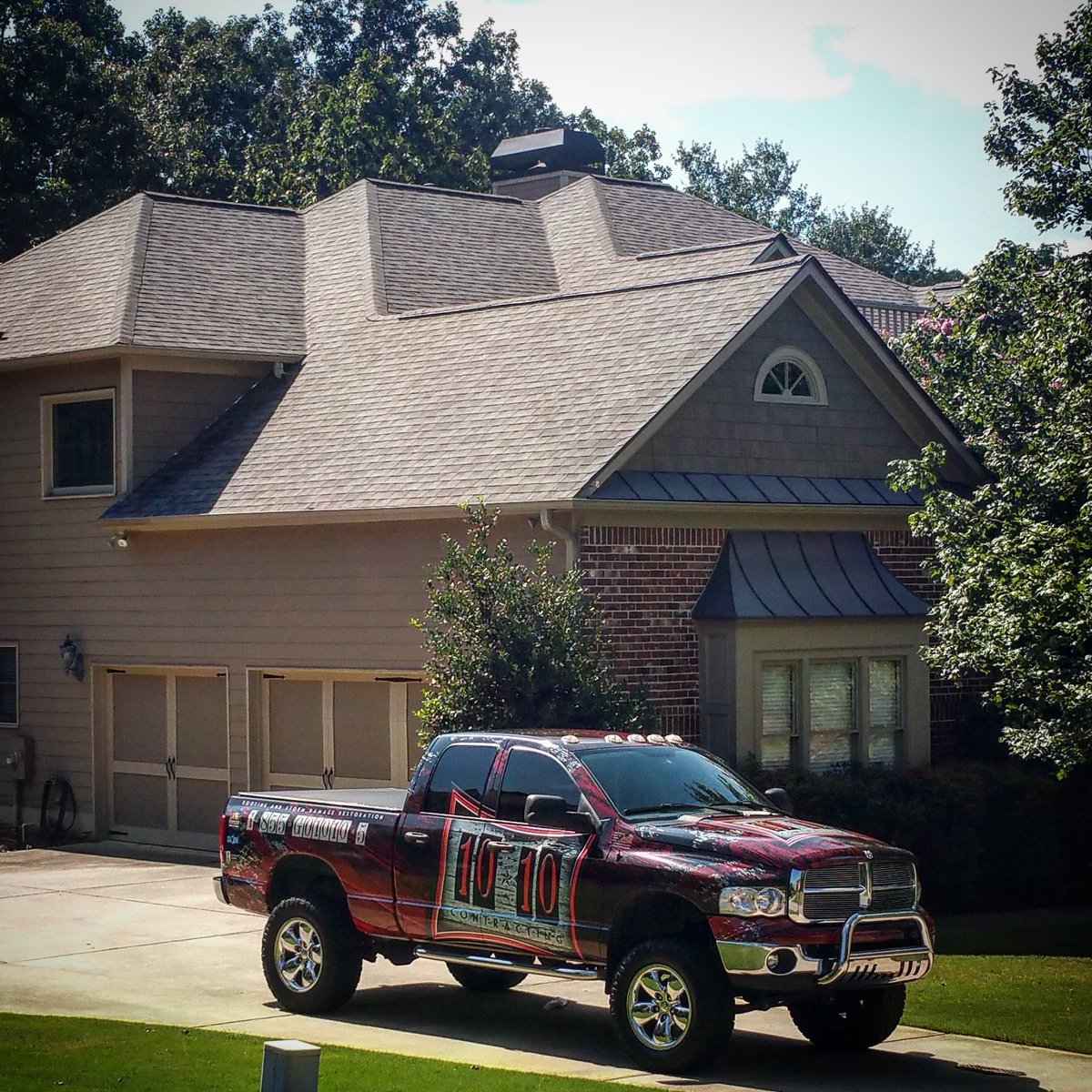 1010contracting's tweet photo. Another completed restoration. Upgraded to Owens Corning Duration Driftwood. #owenscorning #preferredcontractor #restorations #work #truck https://t.co/YHos9pEoPA