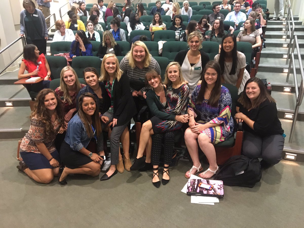 Smiling_SarahC's tweet photo. You can't break up this OG cohort 😉 #ggc #ggcedprep2017 https://t.co/c2V9IgjRdZ