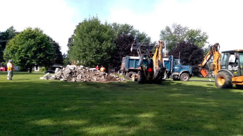 Complaint filed over monument destruction bit.ly/2i6yenU #CornwallON #cemetery #burial #complaint #BAO https://t.co/kFXpZV7sad