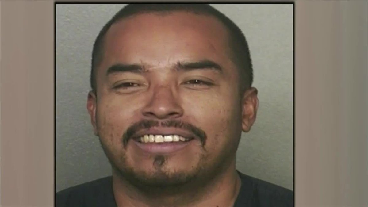 Man accepts plea deal for plotting terror attack at Aventura Jewish community center bit.ly/2wfj5pM?utm_me… https://t.co/nkhjyUDqdX