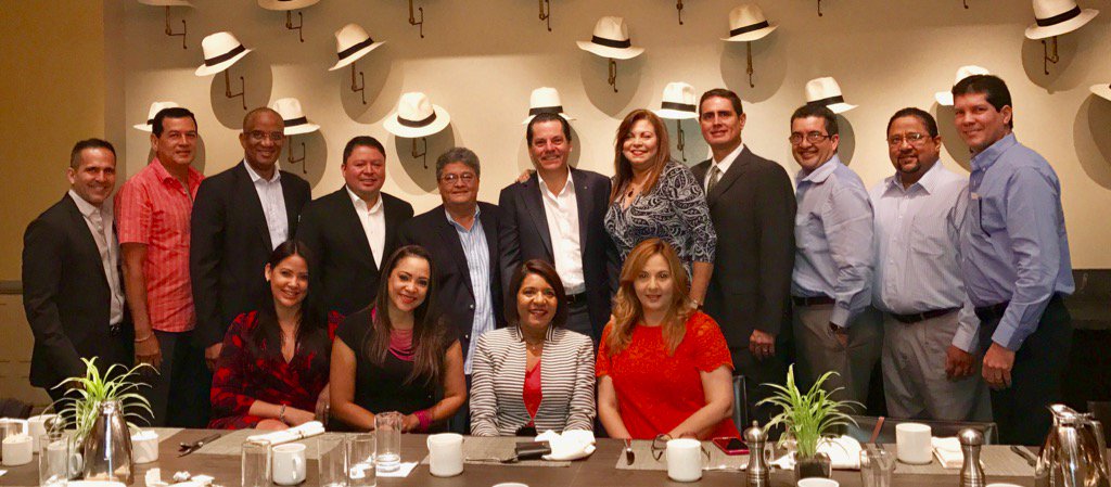 Reunión y transparencia con un grupo muy valioso de corredores de seguros - La integración será un Win-Win.