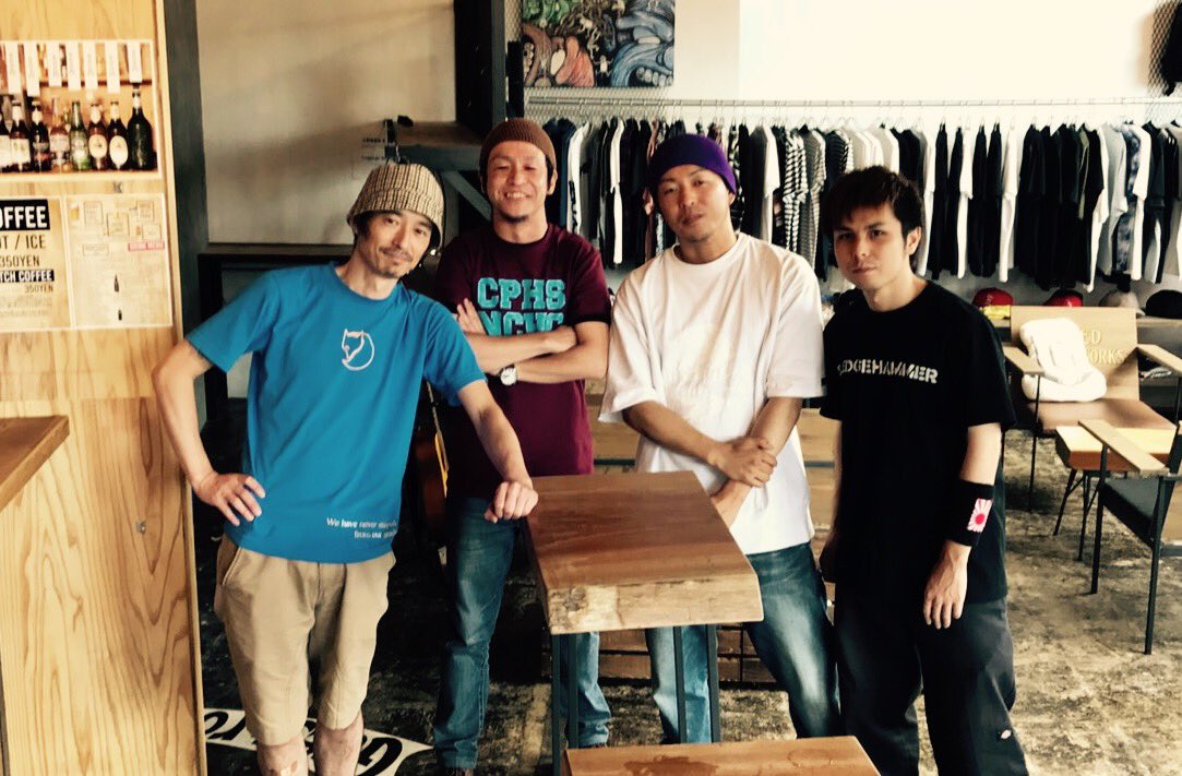 syn78782's tweet photo. 今日はトモフミとマツバヤシ君と奈良の街を探索と共にゲストハウス、hostel&gallerygisgoodで!!去年以来ノブさん共まったり乾杯出来てよかたー!!
#hostel&galleryGisgood #奈良
#NORTHMANNOSE #OILSLOPE https://t.co/NbLgPGZmqP