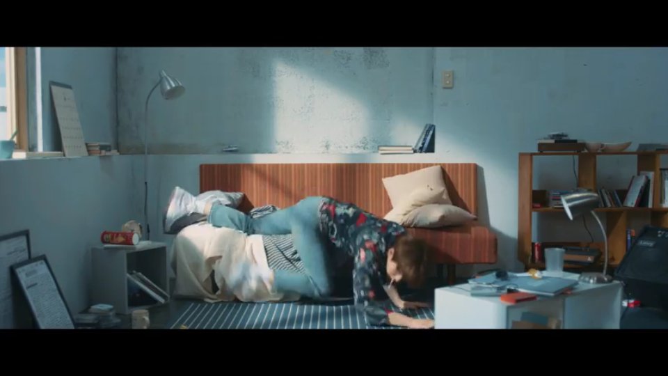 Anika_laim's tweet photo. #LOVE_YOURSELF

Скорее всего ему позвонил Чонгук

#BTS #LOVE_YOURSELF https://t.co/2W1x9iUjBN