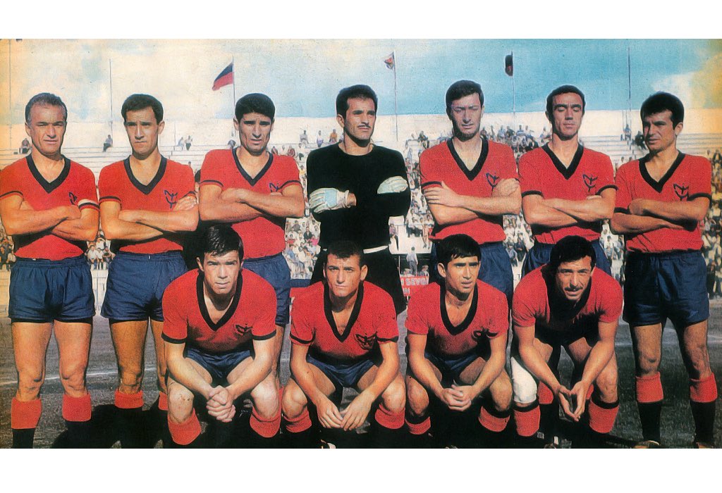formakultur's tweet photo. En karanlık gece bile sona erer ve güneş tekrar doğar. 🔵🔴
Mersin İdman Yurdu (1967/68). #Miy92Yaşında https://t.co/jRBmxJK2F8