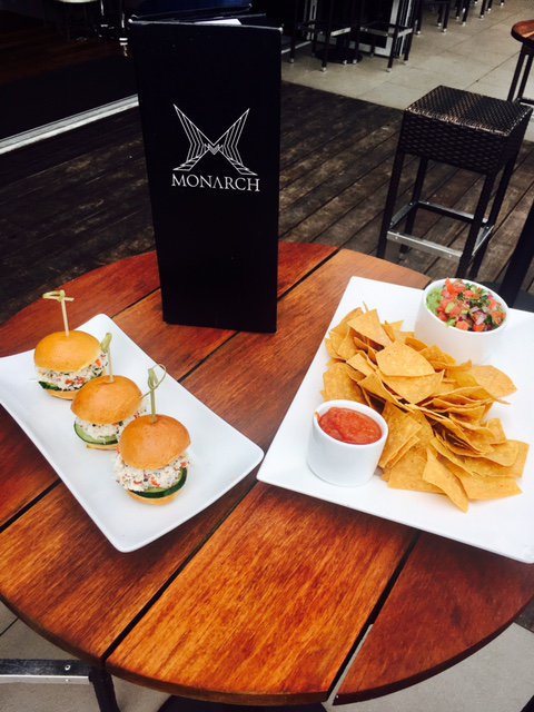 IncLoungeNY's tweet photo. "to share or not to share," is the real dilemma.. #lunchtime #monarchnyc #nyceats https://t.co/2QiI3TE87s