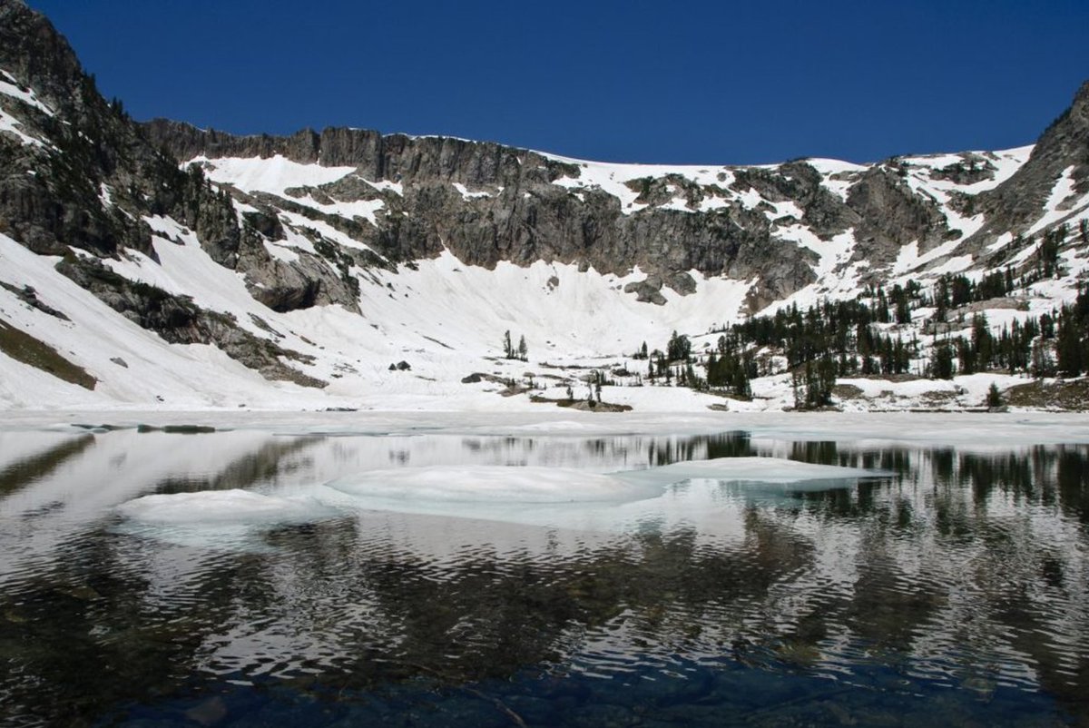 5 of the most Insta-worthy alpine lake trails: rei.com/blog/hike/5-al… by <a href="/wastro/">Matt (he/him)</a>