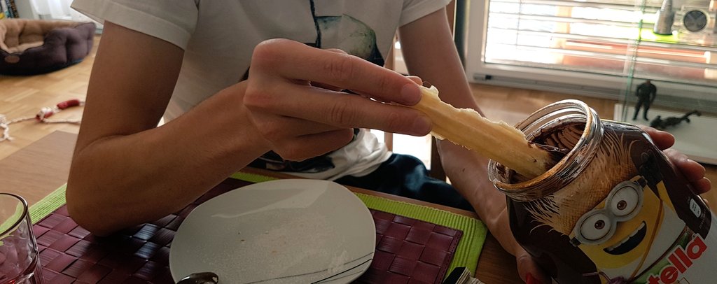 KanaAiysoublood's tweet photo. I bought a churros maker... π here is @Ste85_ eating one... #NutellaChurros #Nomnomnom #ChurrosMaker https://t.co/iffQDbOxHE