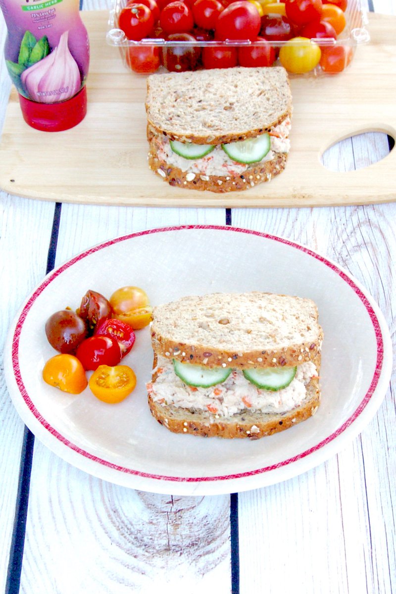jlevinsonrd's tweet photo. Celebrate #SandwichMonth w this #MayoFree Tuna #Hummus Sandwich for lunch! https://t.co/VyUJAYfseZ https://t.co/Vtj1jSr7fd