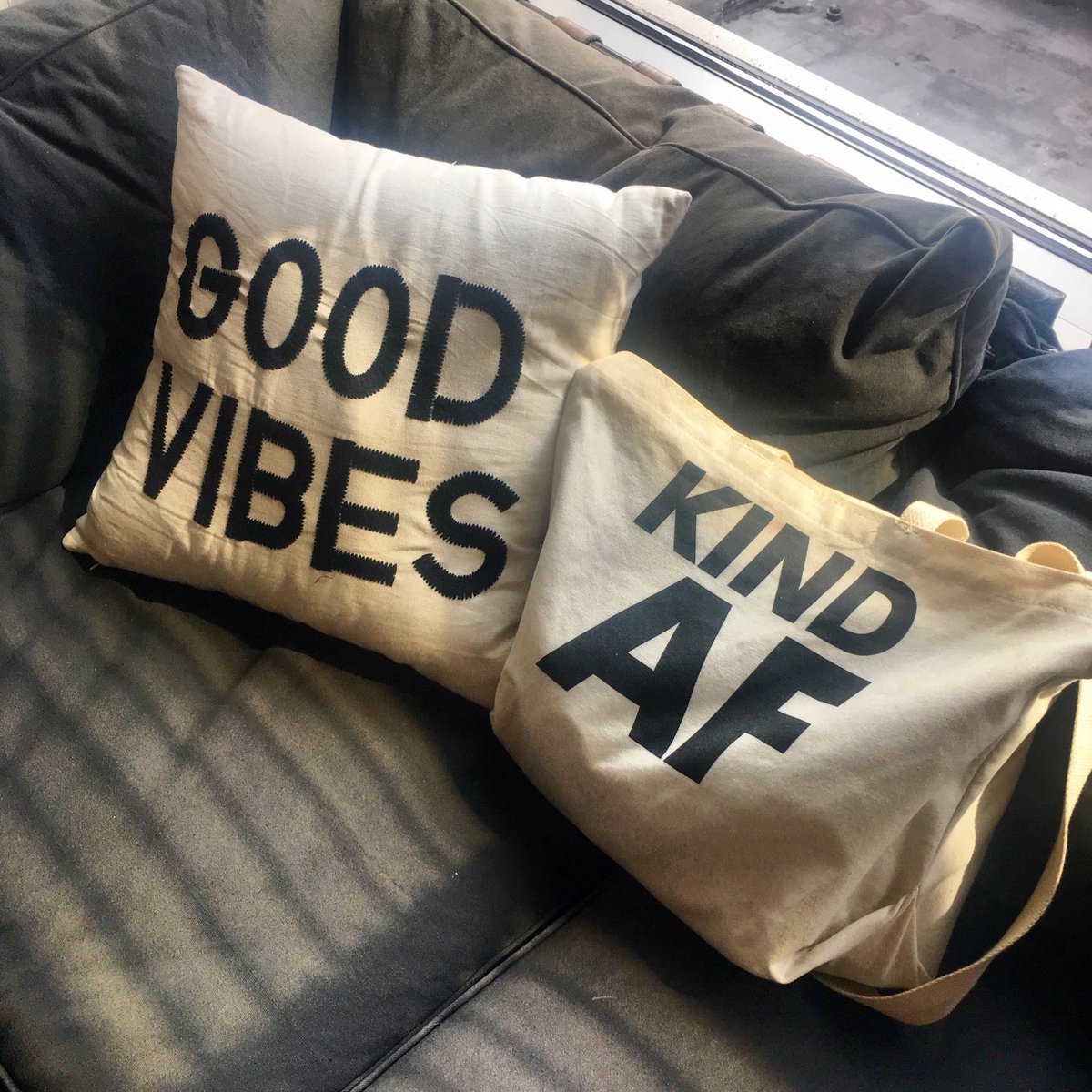 ashleymosaic_'s tweet photo. Love working @WeWorkChi! My style totally fits in. Pillow theirs, #KindAF bag mine (https://t.co/qOZaONLNIS) @WeWork #wework #weworkchi https://t.co/ESaOTuPe7B