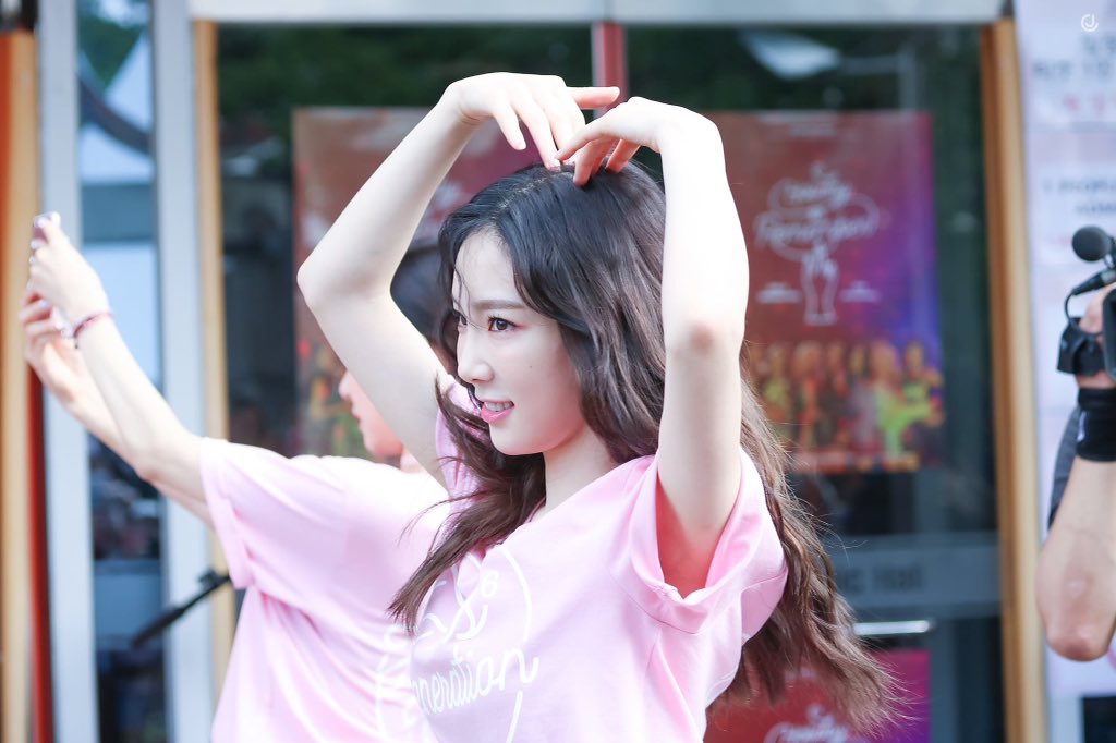jungeunbha's tweet photo. @jsomi101 makasih fans eonni https://t.co/AJxfIo9PsP