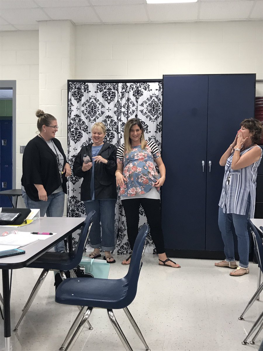 MrsShehan1103's tweet photo. Learning GT strategies to use in our classroom. #SaviorJuice #mintastic @NolaKWilson https://t.co/ADePIjwl5F