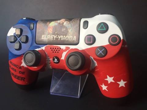 pesleague's tweet photo. Turns out 2x Chile Champion &amp; #PES2017 World Finalist @Elrey_ymoda isn't just a PES expert - he makes incredible custom PS4 pads too! 👏 https://t.co/sBAHP4SE9p