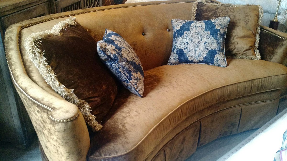 deloufleur's tweet photo. Our new merchandise is filling our store! Come check out our new items and claim them before someone else does. #SouthernIllinois https://t.co/bx87h738Lg